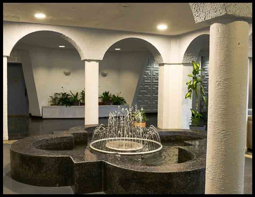 Grand lobby with fountain